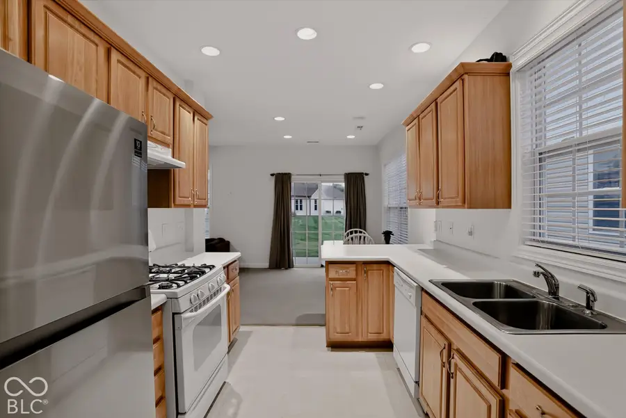 6872 Harbour Woods Overlook, Noblesville, IN 46062 - #2