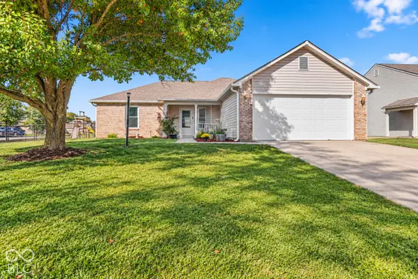 868 Quarterhorse Run, Bargersville, IN 46106
