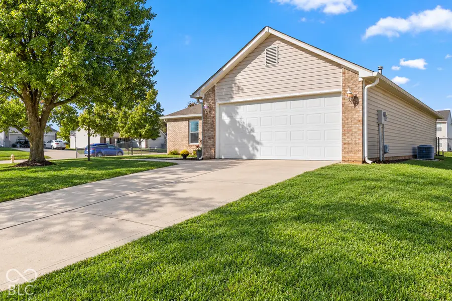 868 Quarterhorse Run, Bargersville, IN 46106 - #3