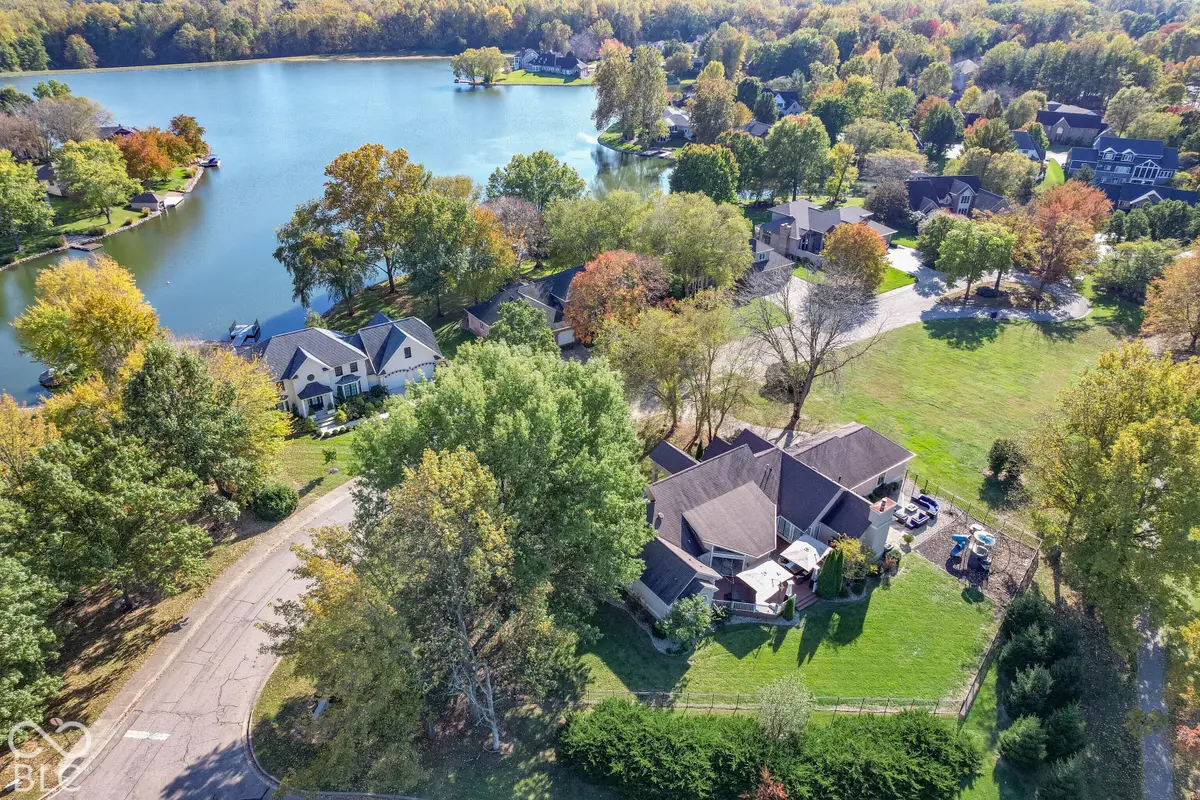 800 Shoreview Court, Columbus, IN 47201 - #1