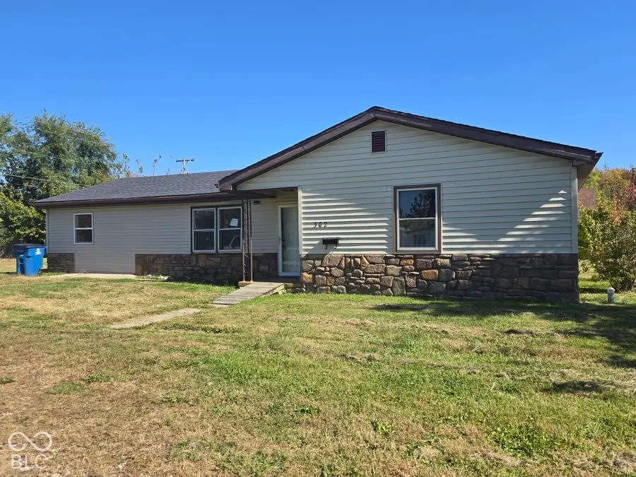 302 E Neal Street, Jasonville, IN 47438 - #2
