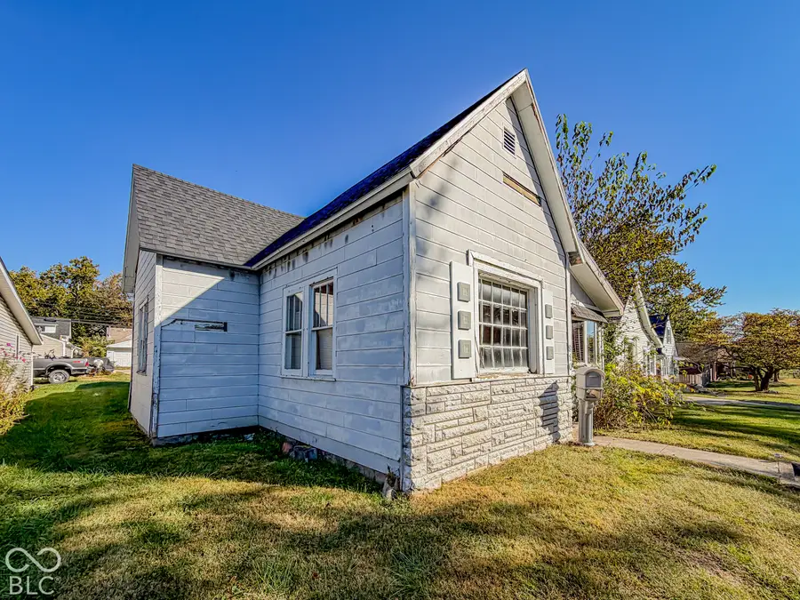 910 S B Street, Elwood, IN 46036 - #3