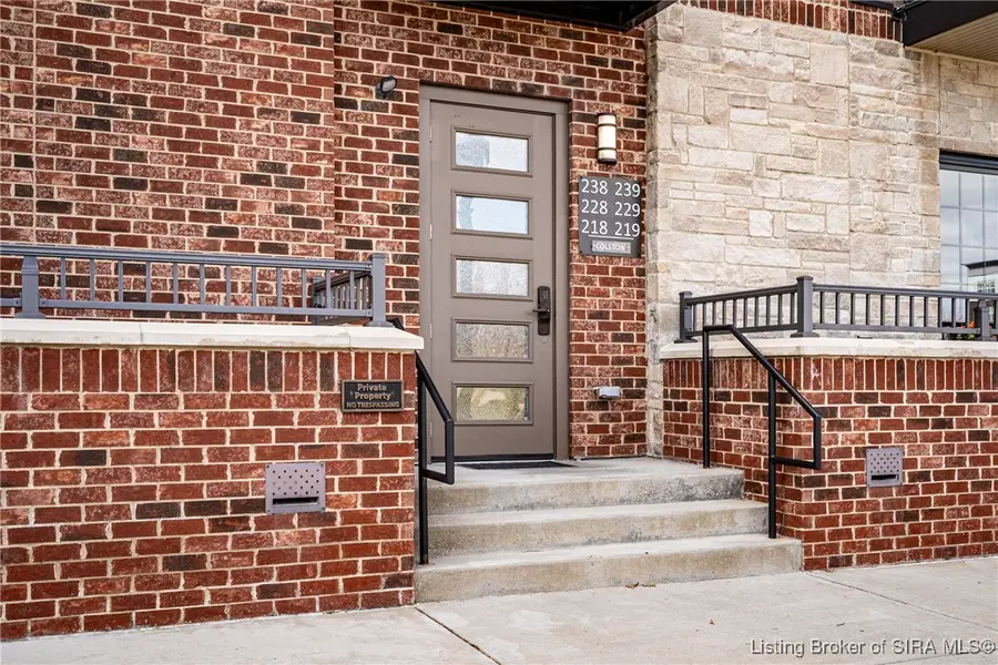 218 Mulberry Street, Jeffersonville, IN 47130 - #3