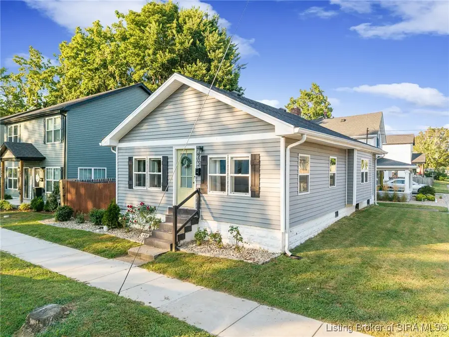 902 Mechanic Street, Jeffersonville, IN 47130 - #3