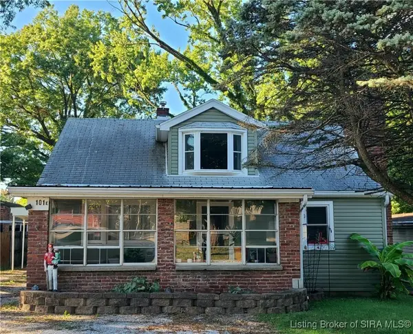 101 E Maple Court, Clarksville, IN 47129