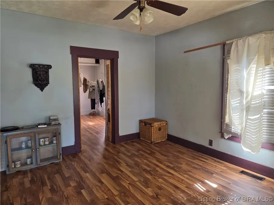 819 E Utica Street, Sellersburg, IN 47172 - #3