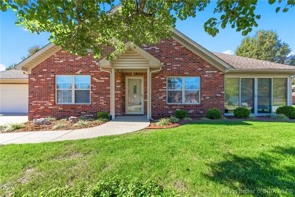 8464 Hunters Trace, Sellersburg, IN 47172