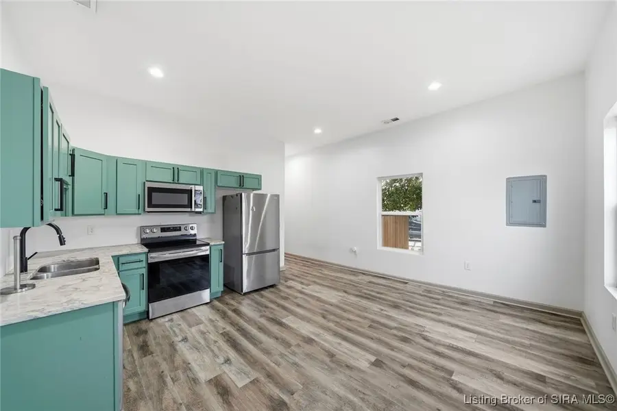 917 Fulton Street, Jeffersonville, IN 47130 - #3