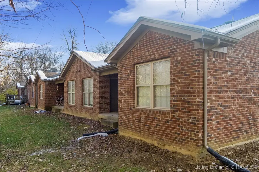 807 S Indiana Avenue #5, Sellersburg, IN 47172 - #3