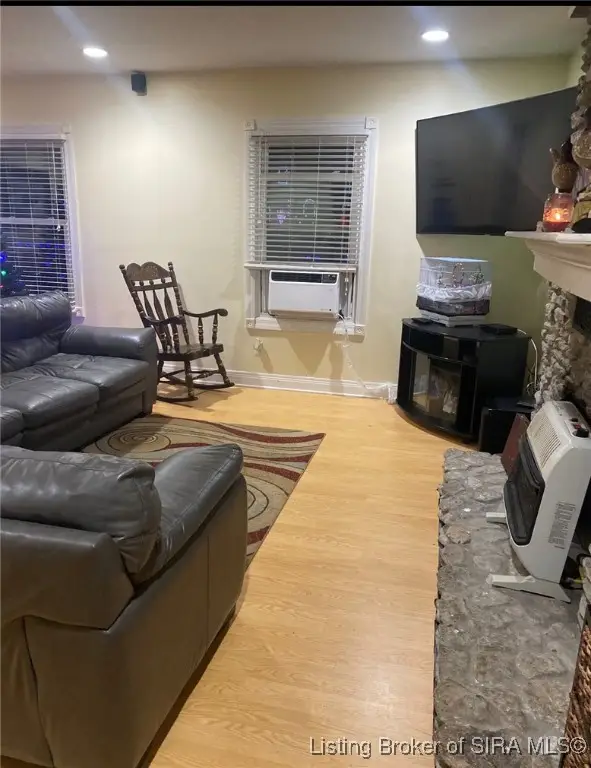 821 N Forrest Drive, Sellersburg, IN 47172 - #3