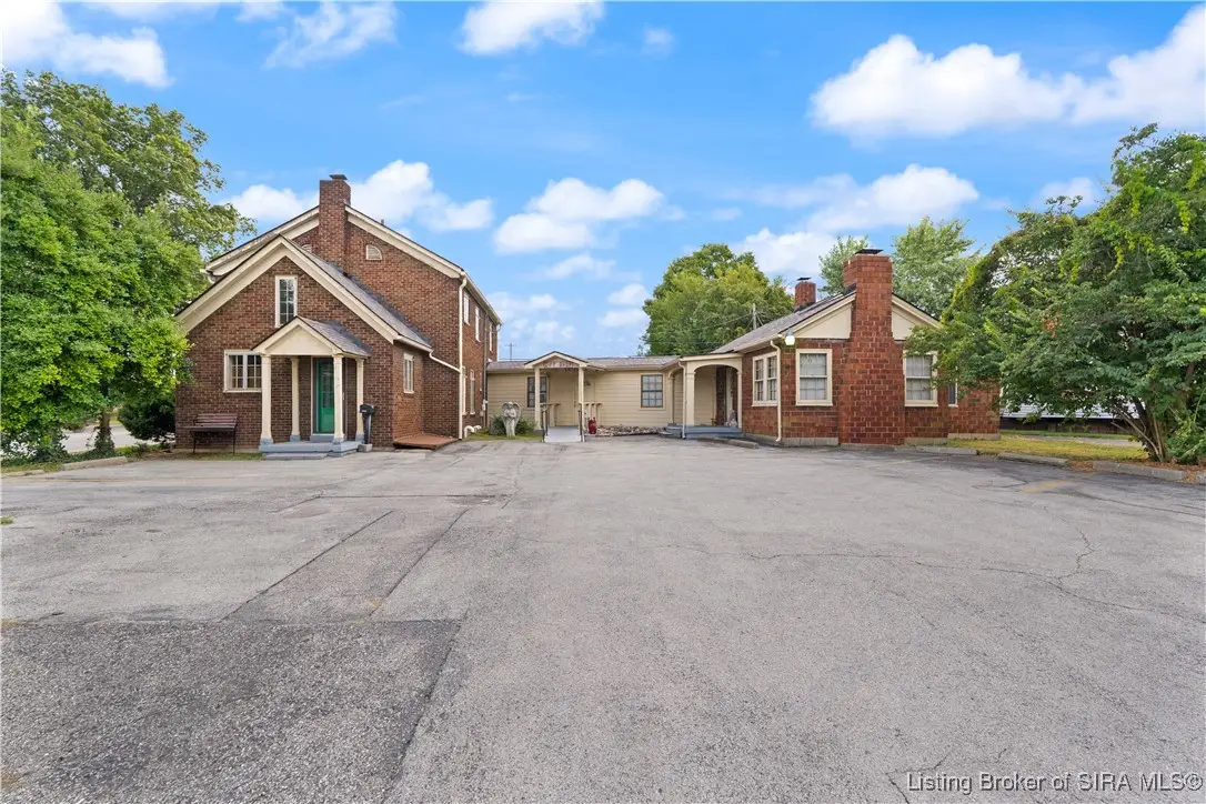 1302 E 10th Street, Jeffersonville, IN 47130 - #1