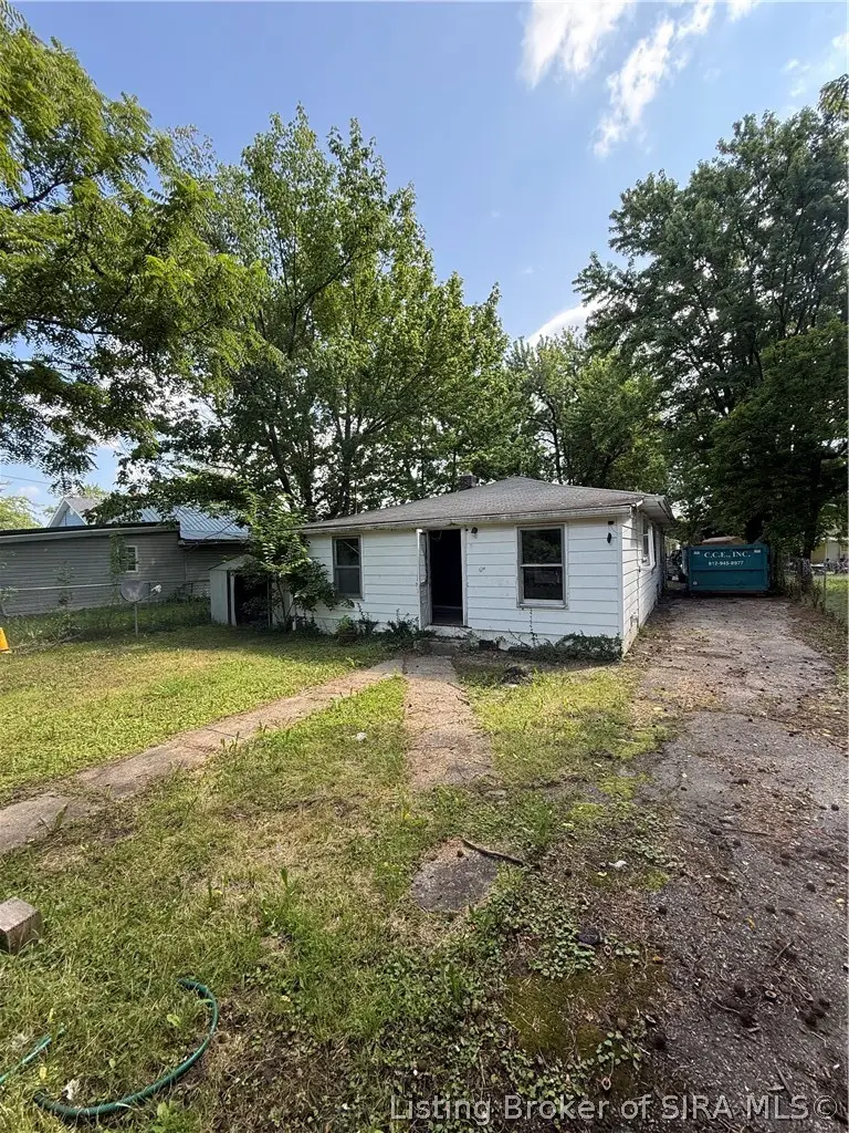 821 W 8th Street, New Albany, IN 47150 - #1