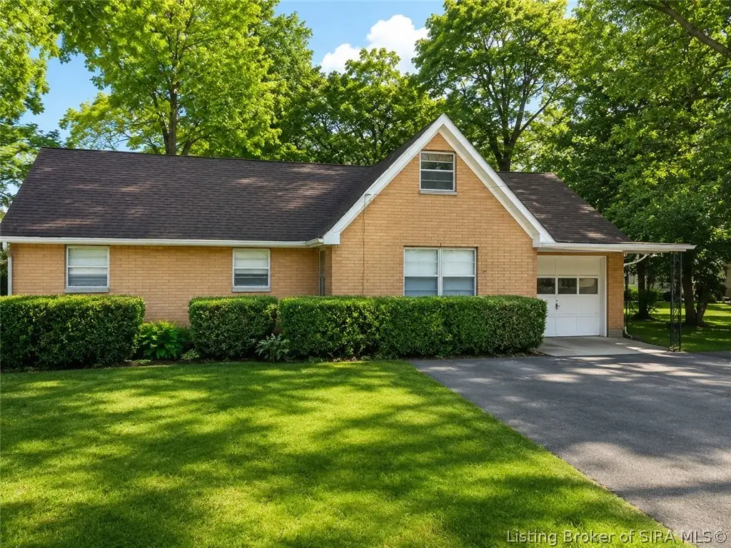 428 N Bond Street, Scottsburg, IN 47170 - #1
