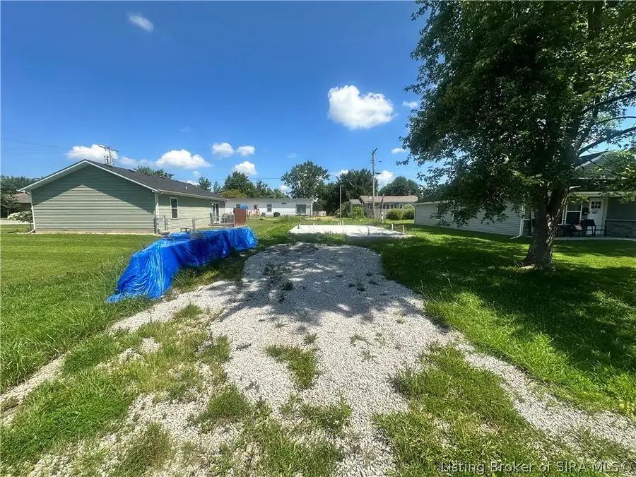 550 W Green Street, Scottsburg, IN 47170 - #2