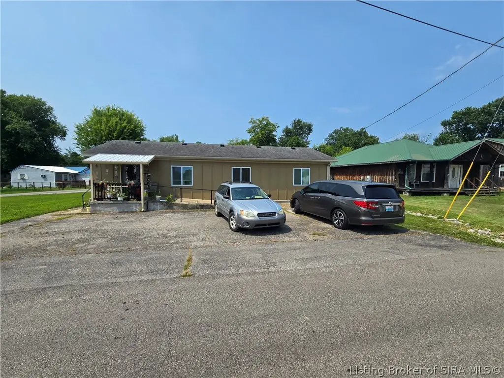 422 E Poplar Street, Pekin, IN 47165 - #1