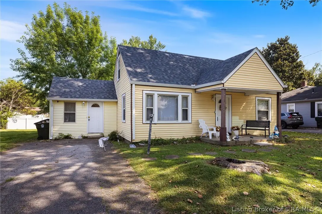 1586 Clifton Avenue, New Albany, IN 47150 - #1