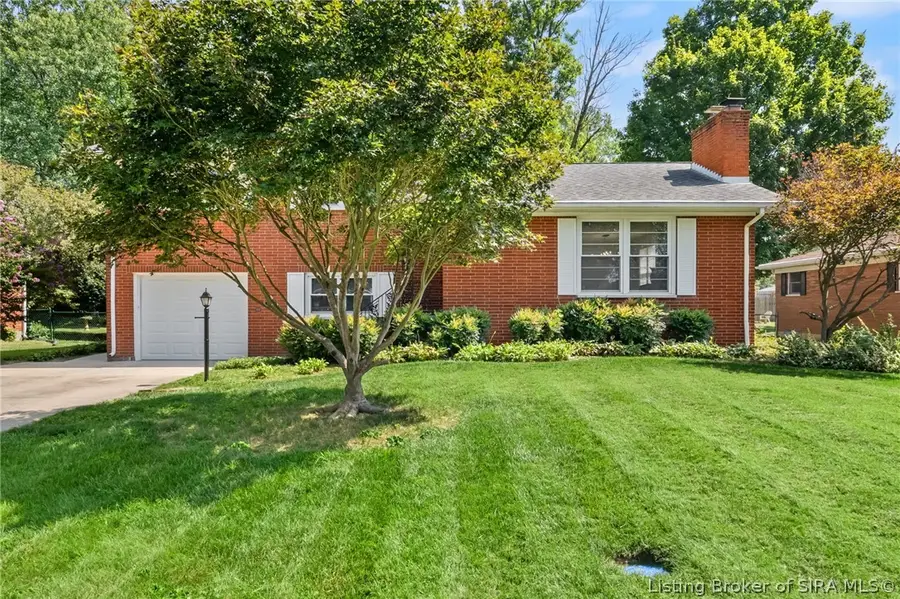 104 W Maplewood Drive, Clarksville, IN 47129 - #2