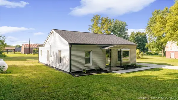 1076 S Indiana Avenue, Sellersburg, IN 47172