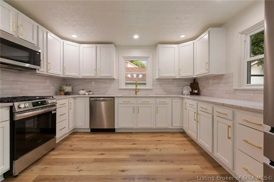 634 E 8th Street, Jeffersonville, IN 47130 - #3