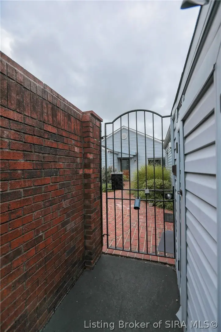 114 The Courtyard, Jeffersonville, IN 47130 - #3