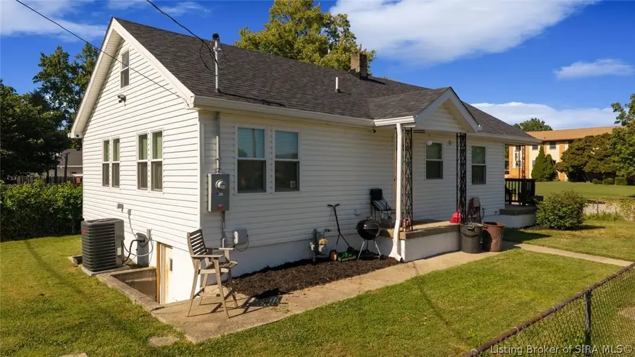 315 Sherwood Avenue N, Clarksville, IN 47129 - #3