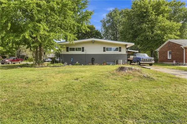100 W Maplewood Drive, Clarksville, IN 47129