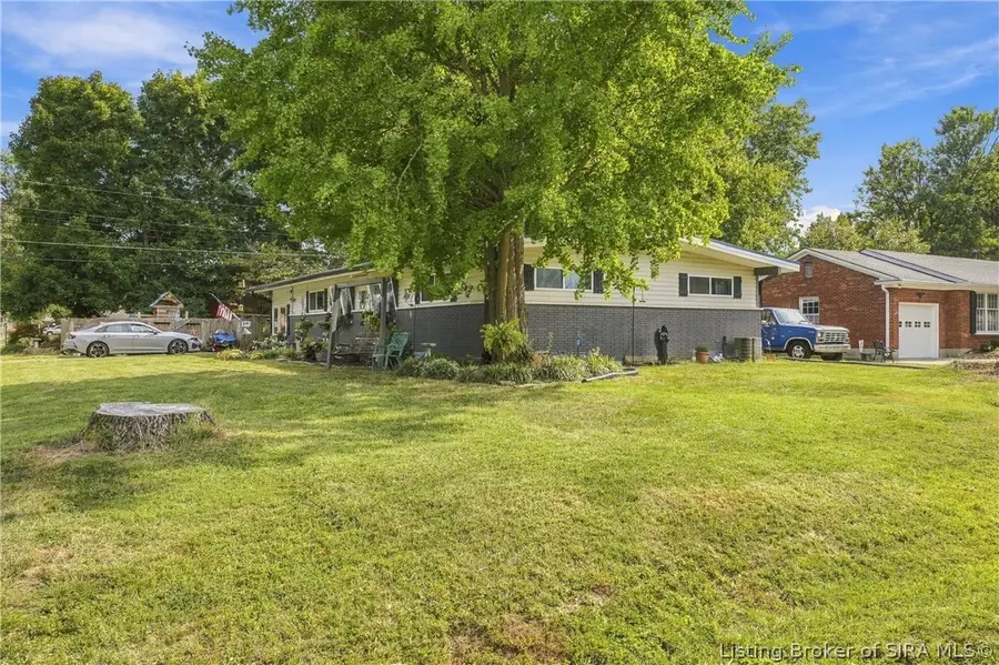 100 W Maplewood Drive, Clarksville, IN 47129 - #3