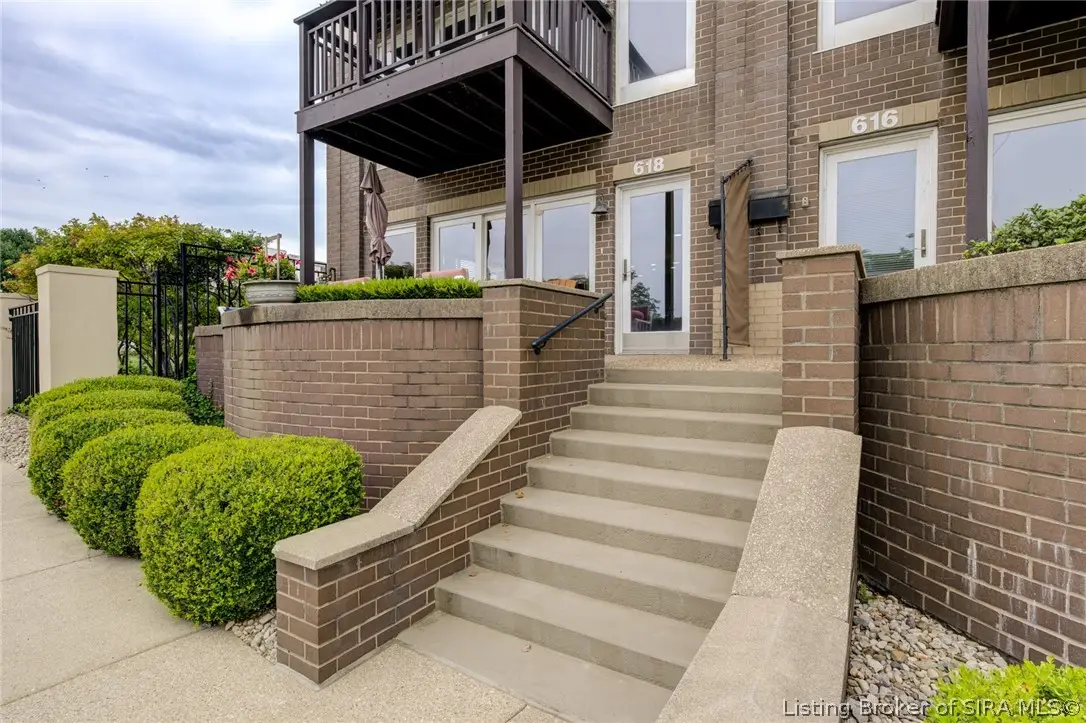 618 W Riverside Drive, Jeffersonville, IN 47130 - #1