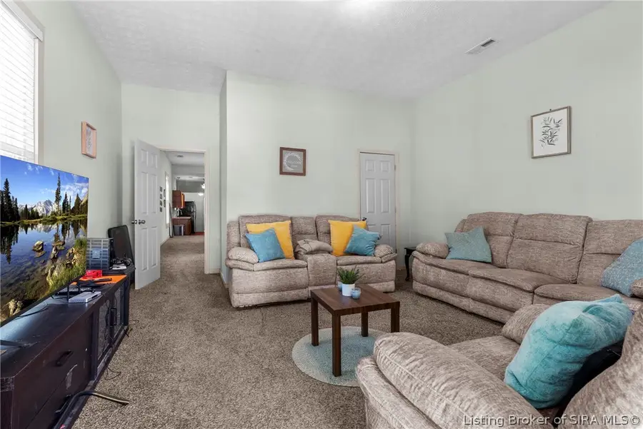 946 E Maple Street, Jeffersonville, IN 47130 - #2