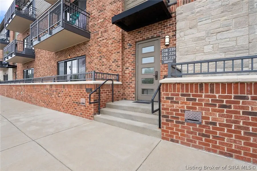 239 Mulberry Street, Jeffersonville, IN 47130 - #2