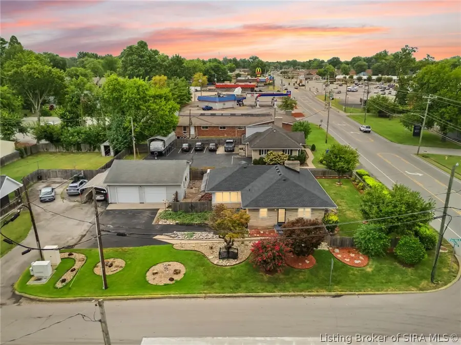 2579 Charlestown Road, New Albany, IN 47150 - #2