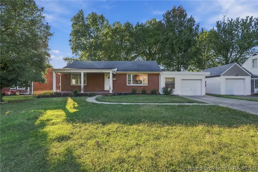 2647 Roanoke Avenue, New Albany, IN 47150 - #2