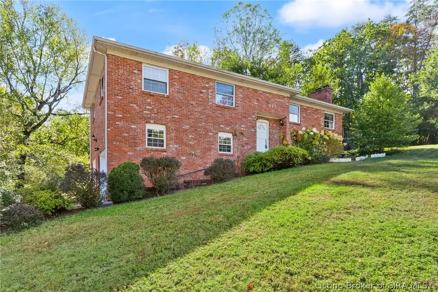 915 Oakland Court, New Albany, IN 47150 - #2