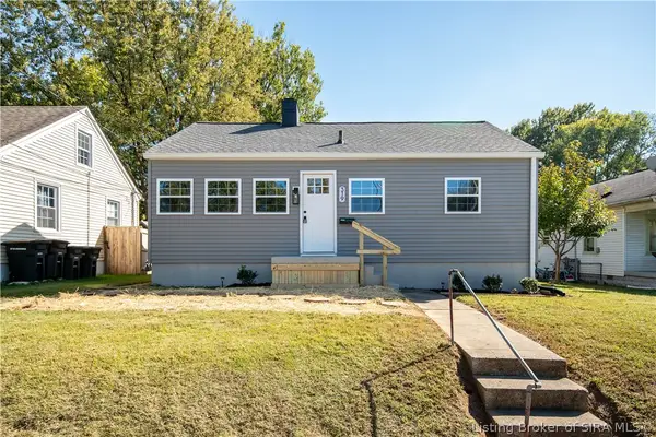 319 E Charlestown Avenue, Jeffersonville, IN 47130
