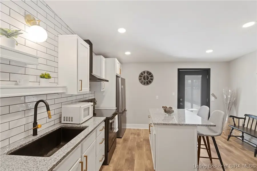 934 E Court Avenue, Jeffersonville, IN 47130 - #2