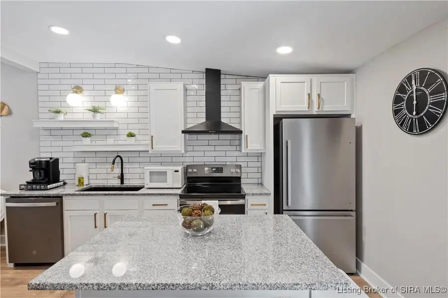 934 E Court Avenue, Jeffersonville, IN 47130 - #3