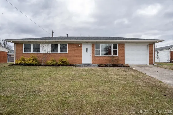 707 Spicewood Drive, Clarksville, IN 47129