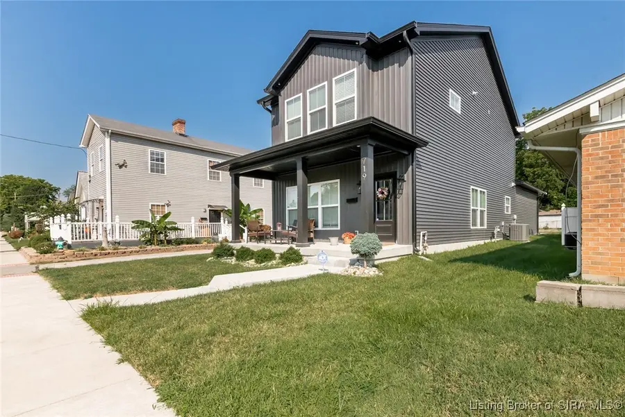 719 E Chestnut Street, Jeffersonville, IN 47130 - #2