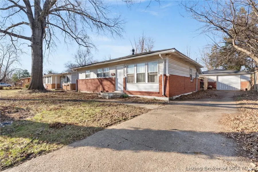 820 W Larkspur Drive, Jeffersonville, IN 47130 - #3