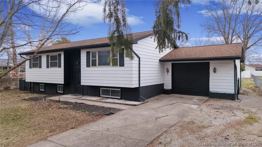 638 Georgian Avenue, Sellersburg, IN 47172 - #3