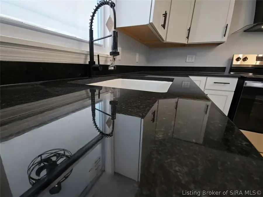 907 E 10th Street, Jeffersonville, IN 47130 - #3