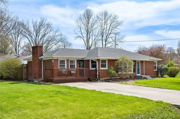 3 Woodland Road, Jeffersonville, IN 47130