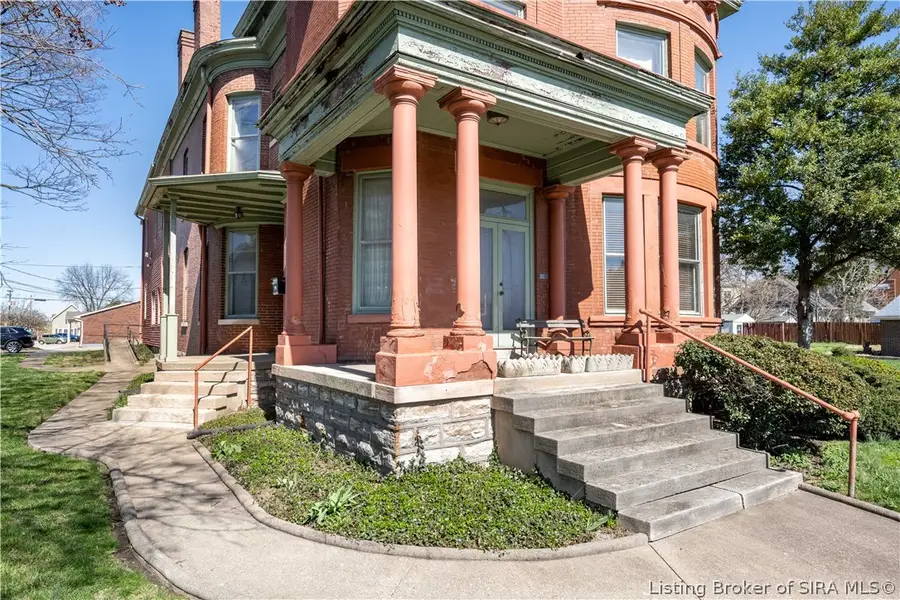 209 E Chestnut Street, Jeffersonville, IN 47130 - #3