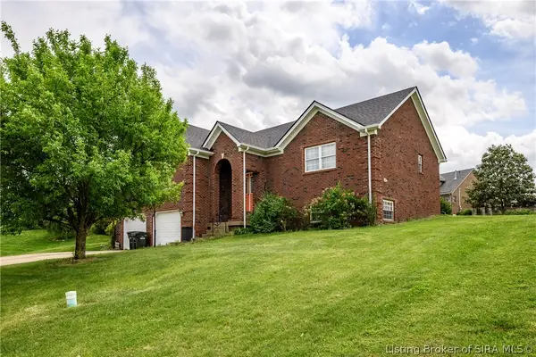 3114 Heritage Heights Way, Jeffersonville, IN 47130