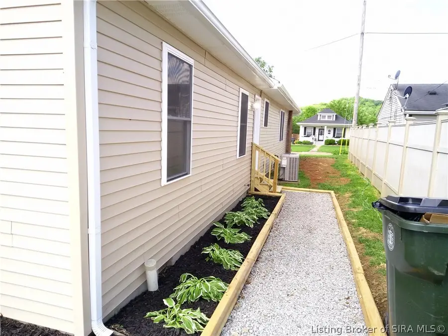 1126 West Street, New Albany, IN 47150 - #3