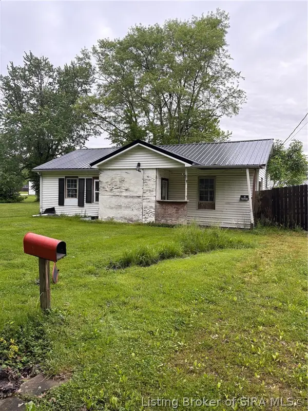 558 North Street, Austin, IN 47102