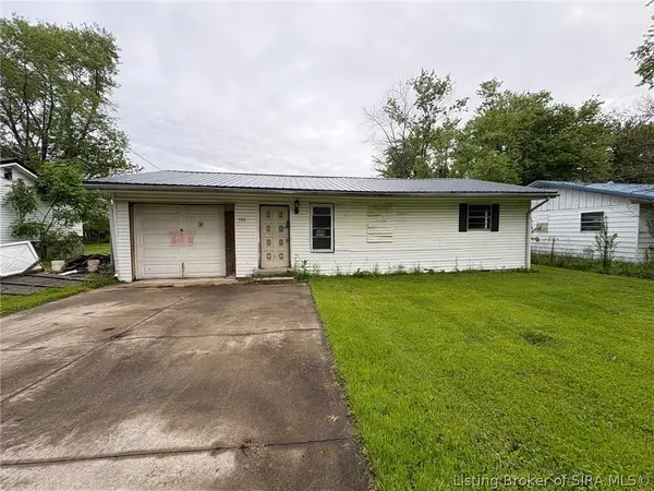 560 North Street, Austin, IN 47102