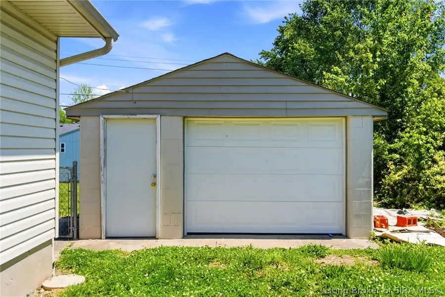 1706 Beaumont Drive, Clarksville, IN 47129 - #3