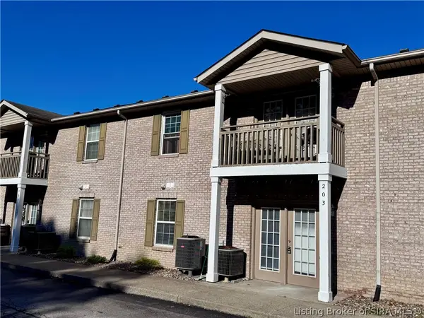 203 Colonial Club Drive, New Albany, IN 47150
