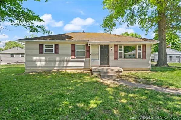 3 Graceland Way, Jeffersonville, IN 47130